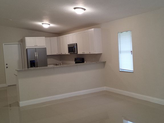 3rd image of 820 NW 5th Ave