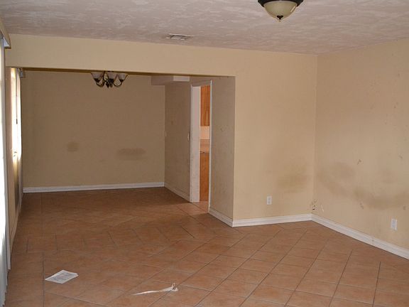 4th image of 4344 E Robert E Lee St
