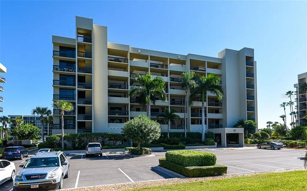 2 bed, 2.0 bath, 1642 sqft, $11,000 — Photo 1