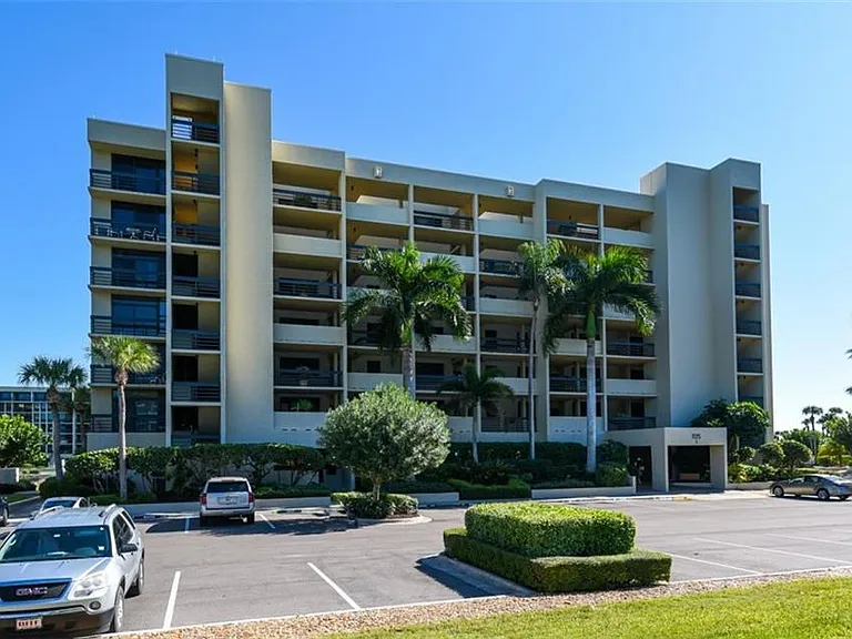 1125 Gulf Of Mexico Dr #403 — Photo 1