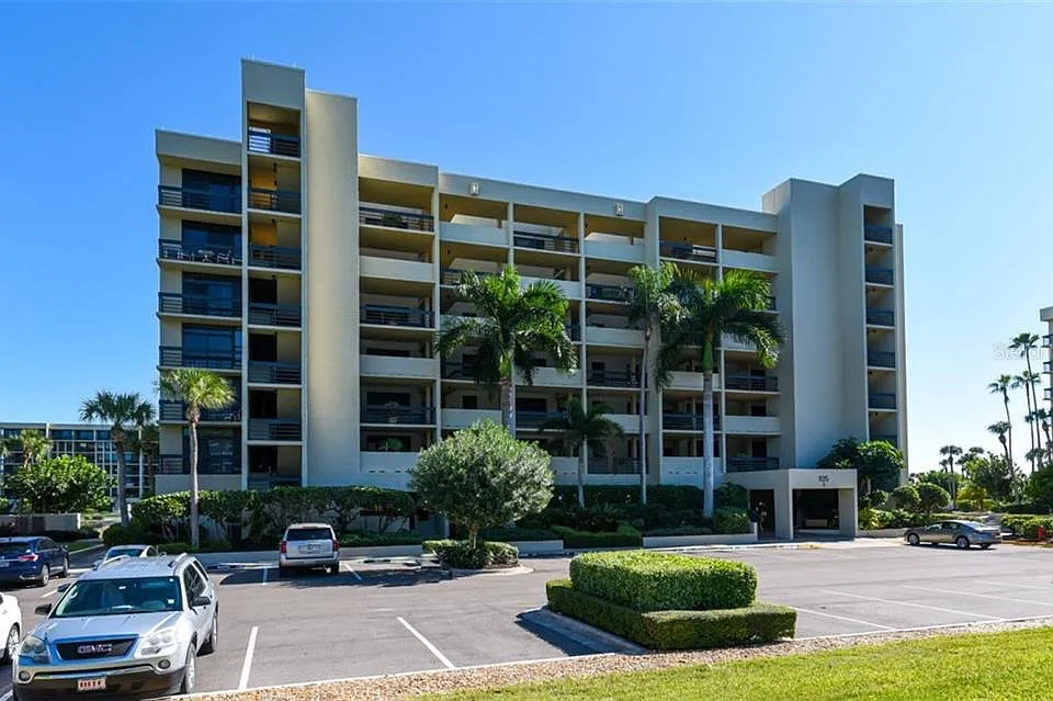 1125 Gulf Of Mexico Dr #403
