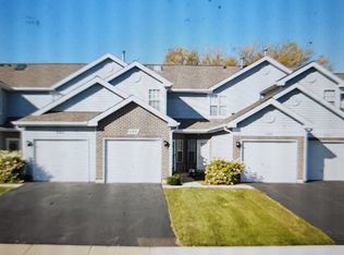 546 Woodhaven Dr #546, Mundelein, IL 60060