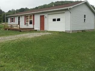 1101 Henderson School Rd NE, New Philadelphia, OH 44663