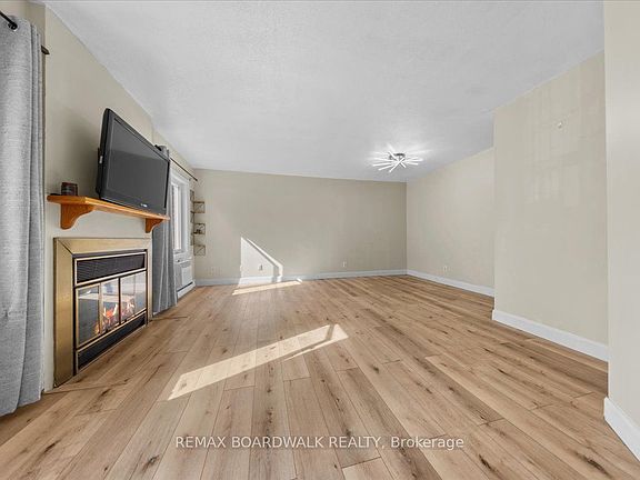 4th image of 7 Timberview Way #6
