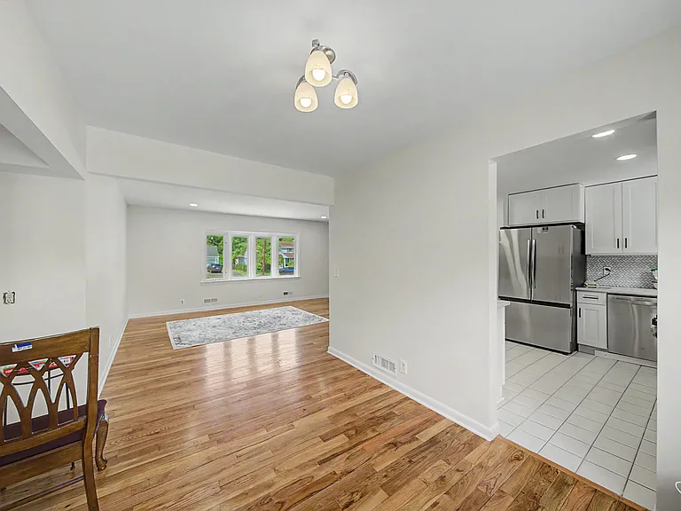 35-10 Lindsay Rd — Photo 6