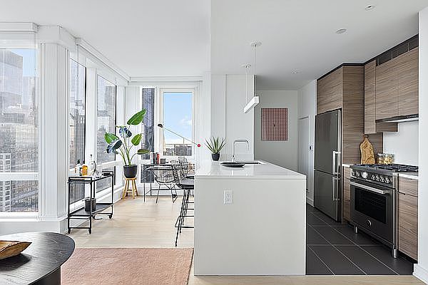 1st image of 555 38th St APT 601