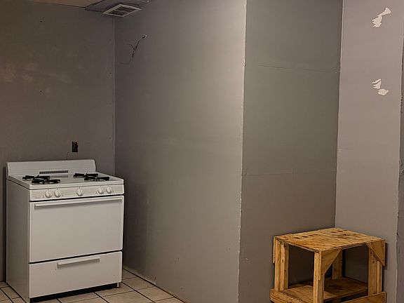 4th image of 117 N Main St #2