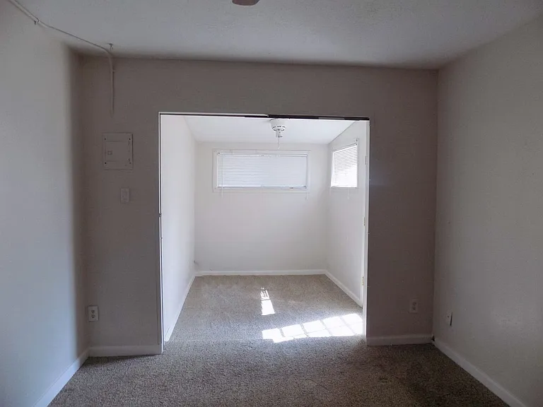 560 Estancia Dr NW — Photo 5