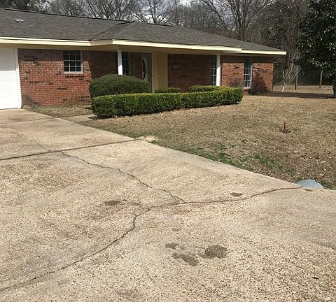 3rd image of 309 Linda St
