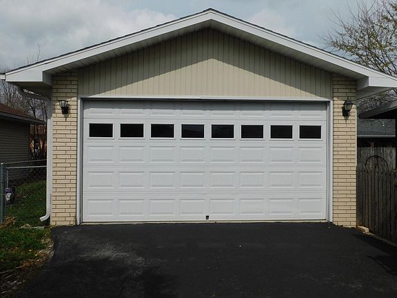 2nd image of 128 E Hazel Street