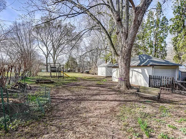 513 Troy Dr — Photo 38