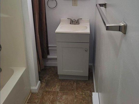 5th image of 229 Iris Rd