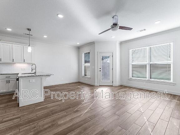 4th image of 3307 SW Hillstone Ave