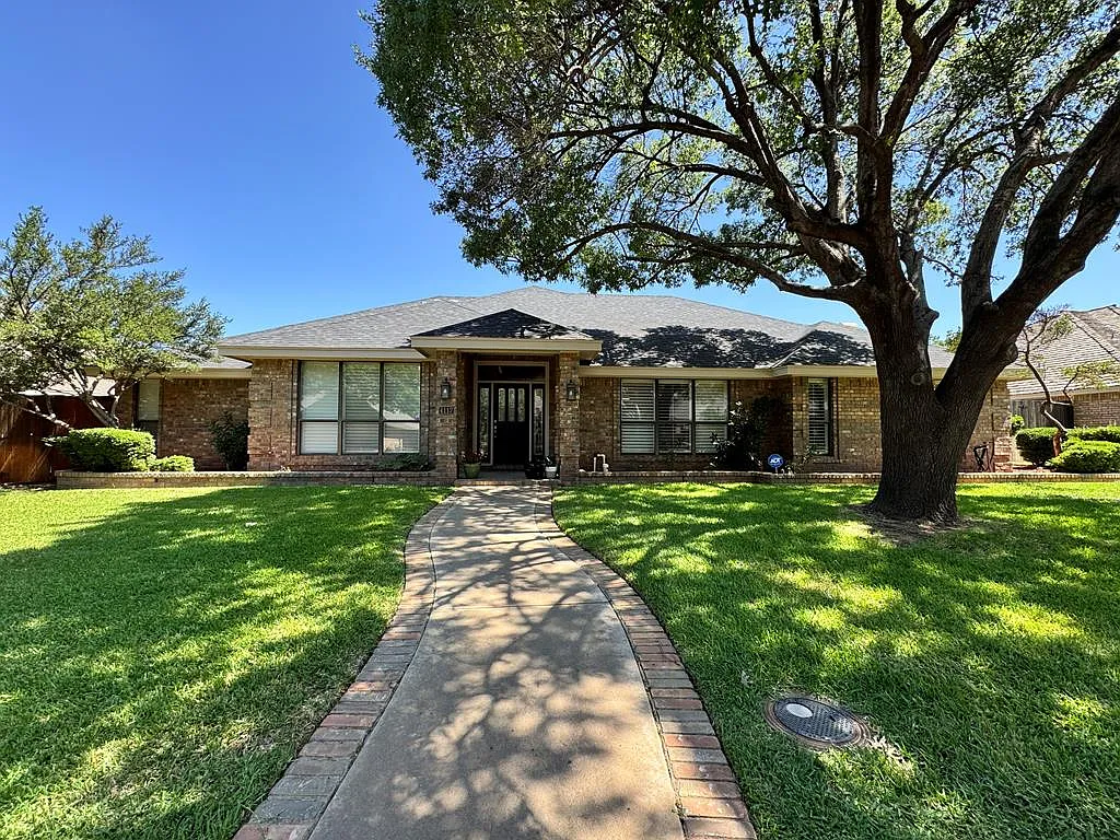 4 bed, 3.5 bath, 3076 sqft, $4,800 — Photo 1