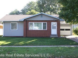 602 W 2nd St, Pella, IA 50219