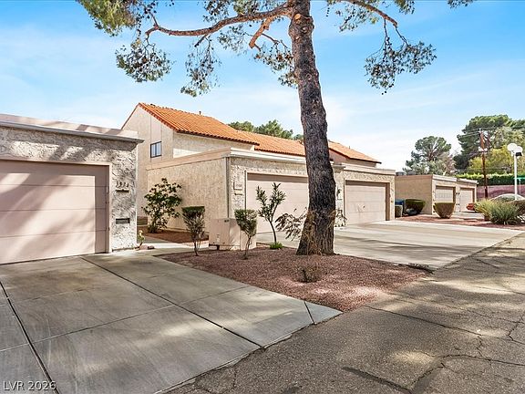 3rd image of 3384 Racquet St