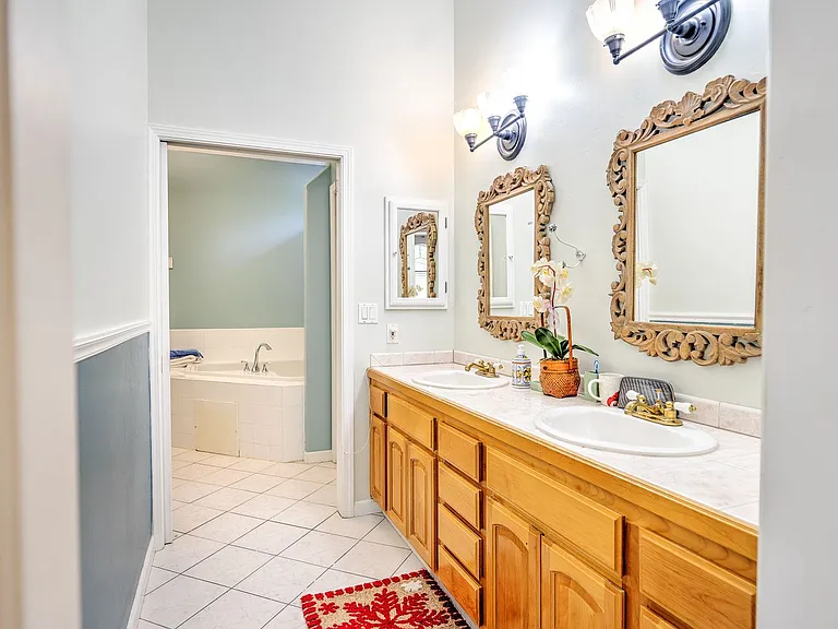 675 Shoshone St — Photo 2