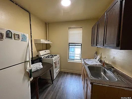 4th image of 1046 Amsterdam Ave APT 17