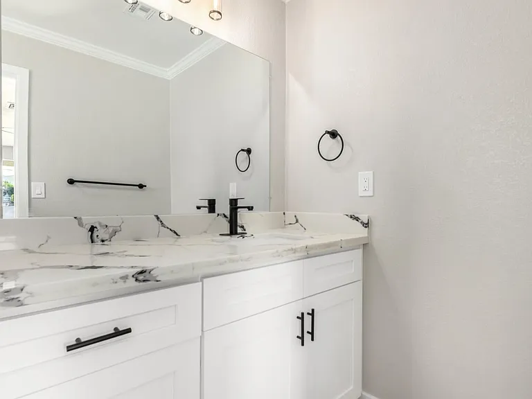 4402 E Mitchell Dr — Photo 20