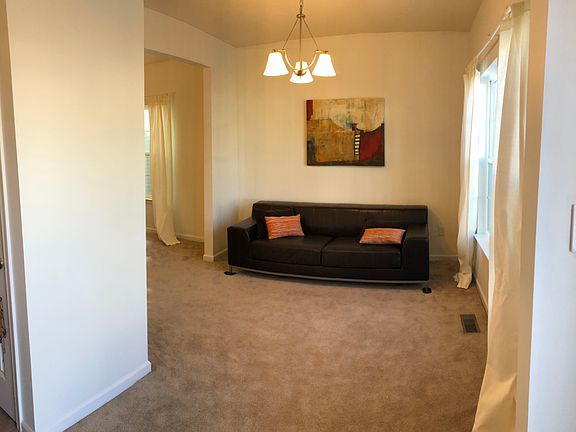 5th image of 213 Heritage Dr