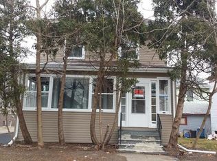 576 E New York St, Aurora, IL 60505