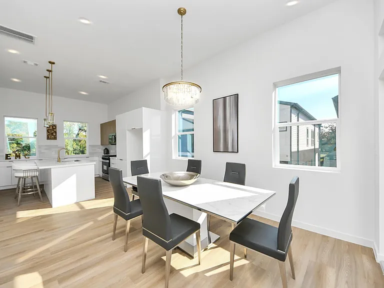 1216 E 34th St #C — Photo 13