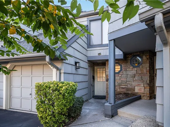 211 Treetop Circle, Nanuet, NY 10954