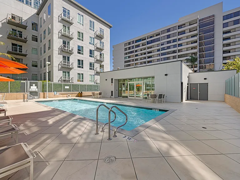 645 W 9th St #303 — Photo 22