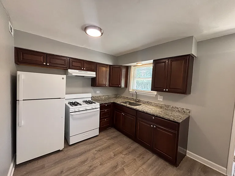 392 Hickory St — Photo 6