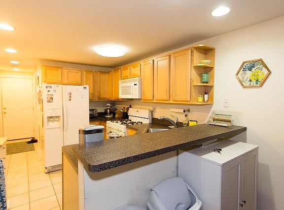 4th image of 1720 W Beach Ave #G