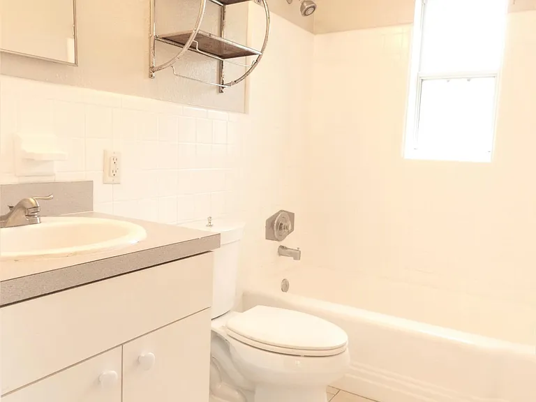 1225 E Gore St — Photo 8