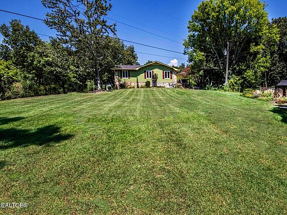 4th image of 27920 Hines Valley Rd