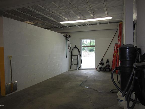 5th image of 515 Jefferson St APT 105