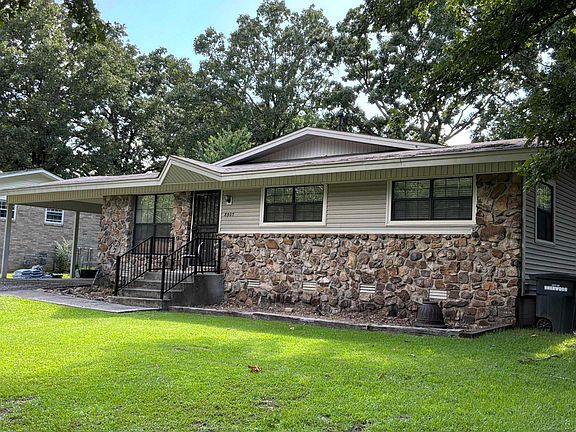 4th image of 8903 Holiday Dr