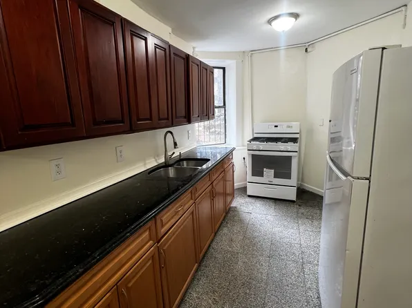 (undisclosed Address), Yonkers, NY 10701