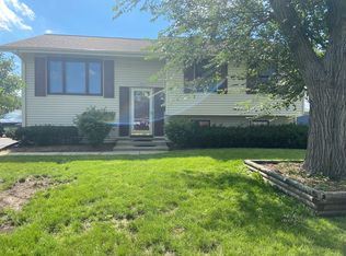 7836 Chestnut Ave, Woodridge, IL 60517