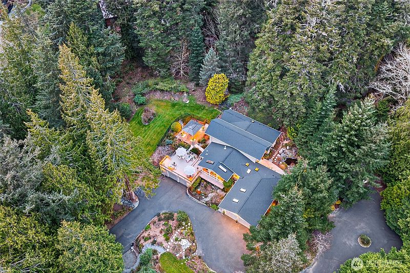 2nd image of 4141 Edith Point Road