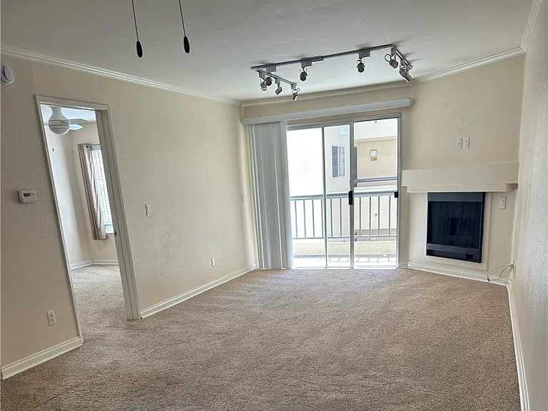 5540 Owensmouth Ave #215 — Photo 2