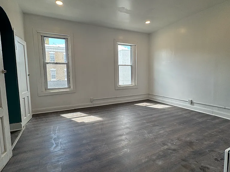 4133 Pennsgrove St #2 — Photo 2