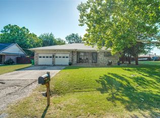 921 S Maple St, Howe, TX 75459