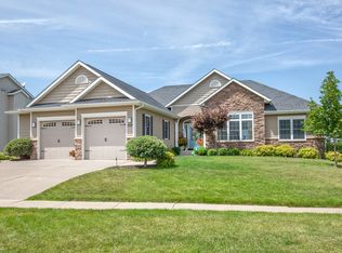 1007 Wild West Dr, Le Claire, IA 52753