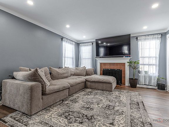 4th image of 325 Green Knoll Ln #325