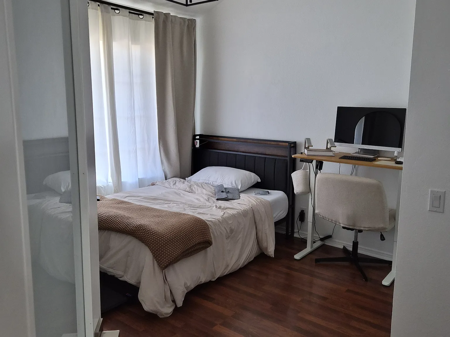 2 bed, 919 sqft, $2,500 — Photo 3