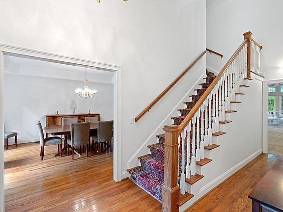 3rd image of 41 Farringdon Dr