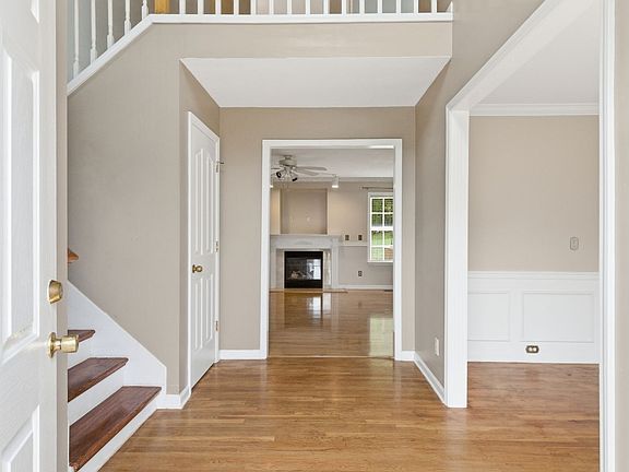 5th image of 233 Briarcotes Cir