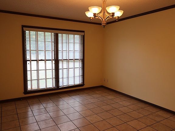 3rd image of 510 Sunnymeade Dr