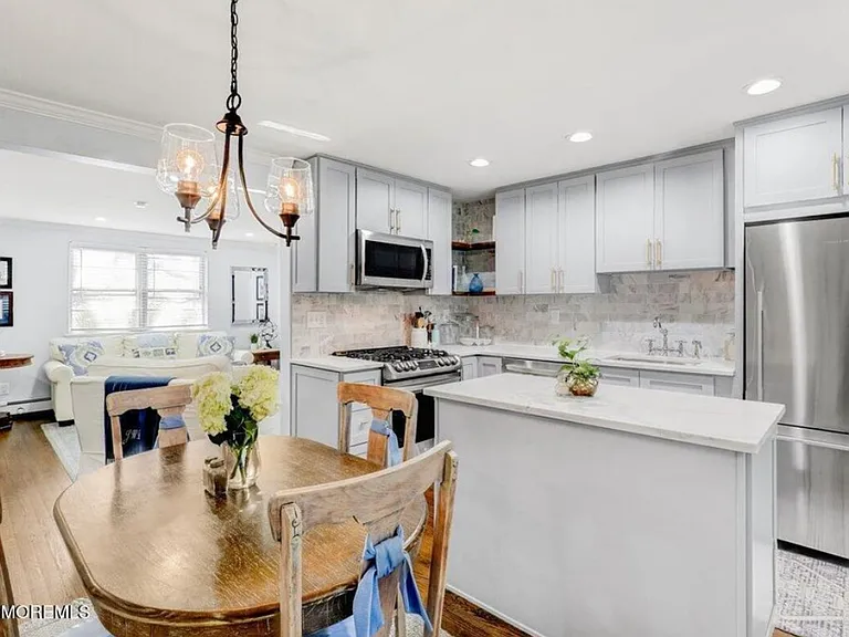 102 Manor Dr — Photo 6