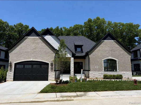 530 Maplehill Rd, Rochester, MI 48306