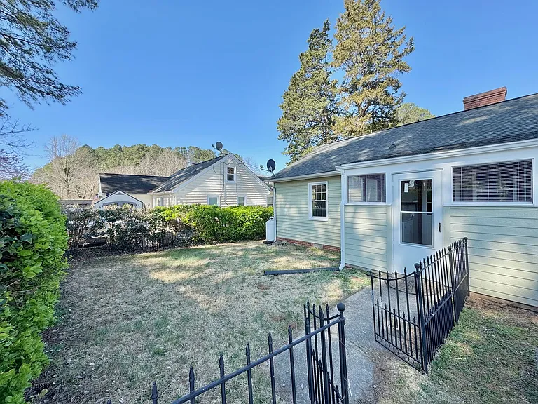403 East St — Photo 15