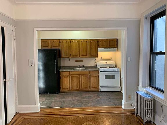 3rd image of 663 47th St #2F